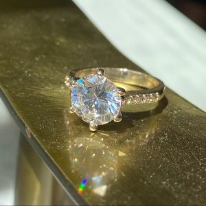Cubic Zirconia Ring 🌸